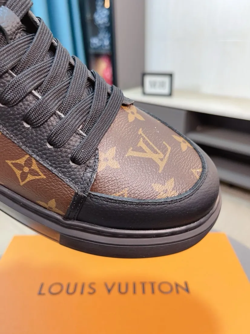 Ex-factory price 438🌹🌹【LOUIS VUITTON】Same style on Louis Vuitton* official website🚹Men's high-top casual shoes❤️Same style as popular celebrities and big names ~ Best-selling at home and abroad Lv focuses on the checkerboard series...Imported first-layer cowhide with special fabrics➕Full sheepskin lining➕Brand-specific hollow outsole💎Produced by OEM The highest version🔍🔍Number of codes: 38-44,